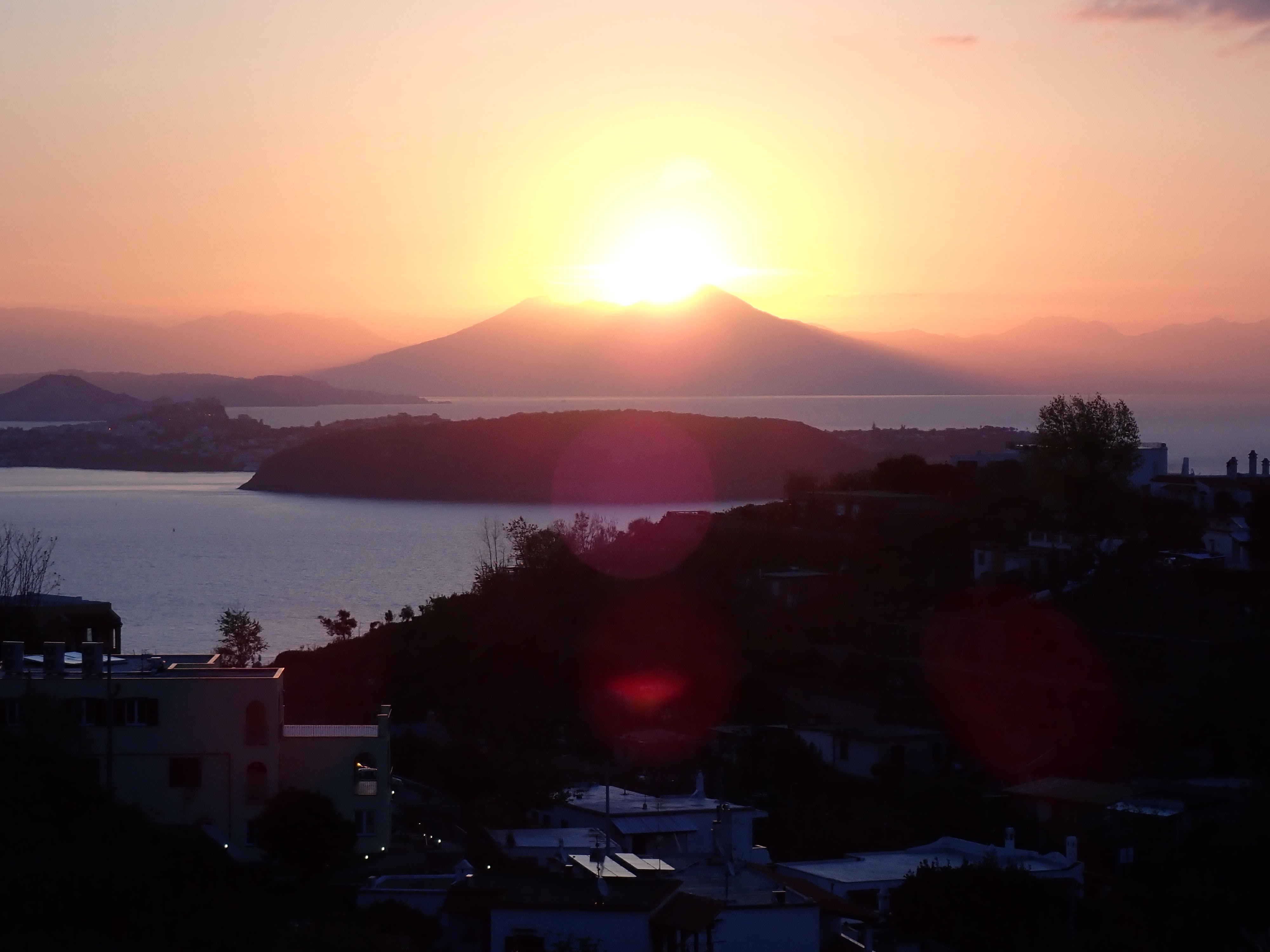 Yoga am Meer bei Sonnenaufgang auf Ischia